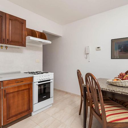 1 Bedroom Cozy Apartment In Ічичі Екстер'єр фото