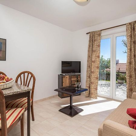 1 Bedroom Cozy Apartment In Ічичі Екстер'єр фото
