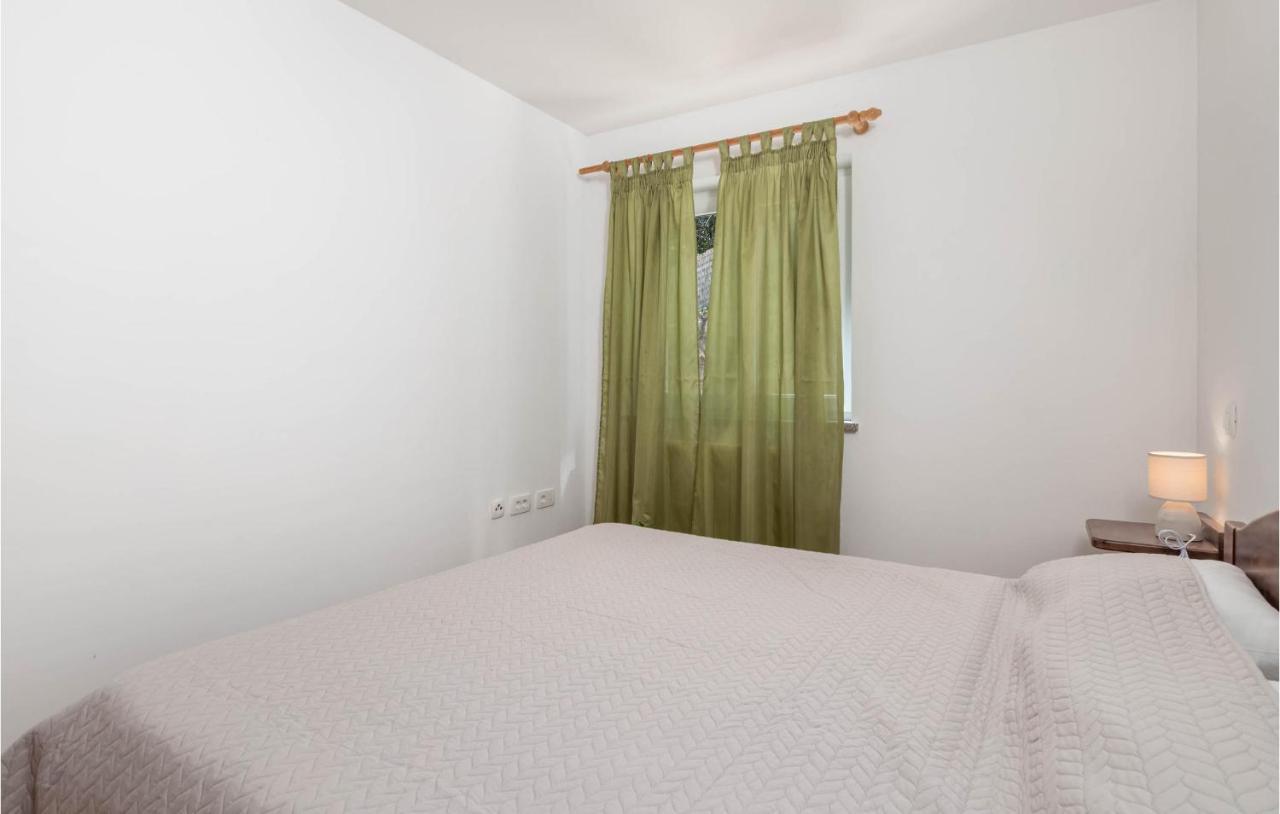 1 Bedroom Cozy Apartment In Ічичі Екстер'єр фото