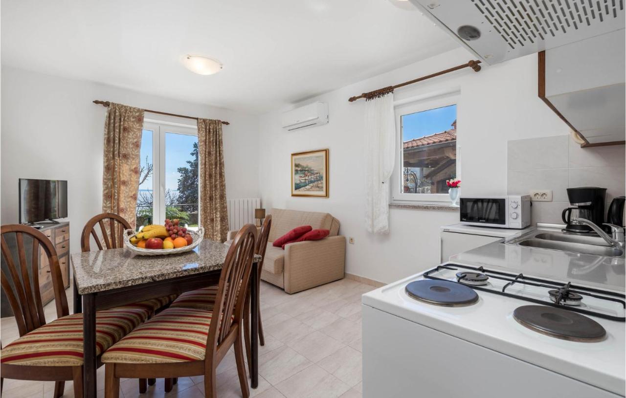 1 Bedroom Cozy Apartment In Ічичі Екстер'єр фото