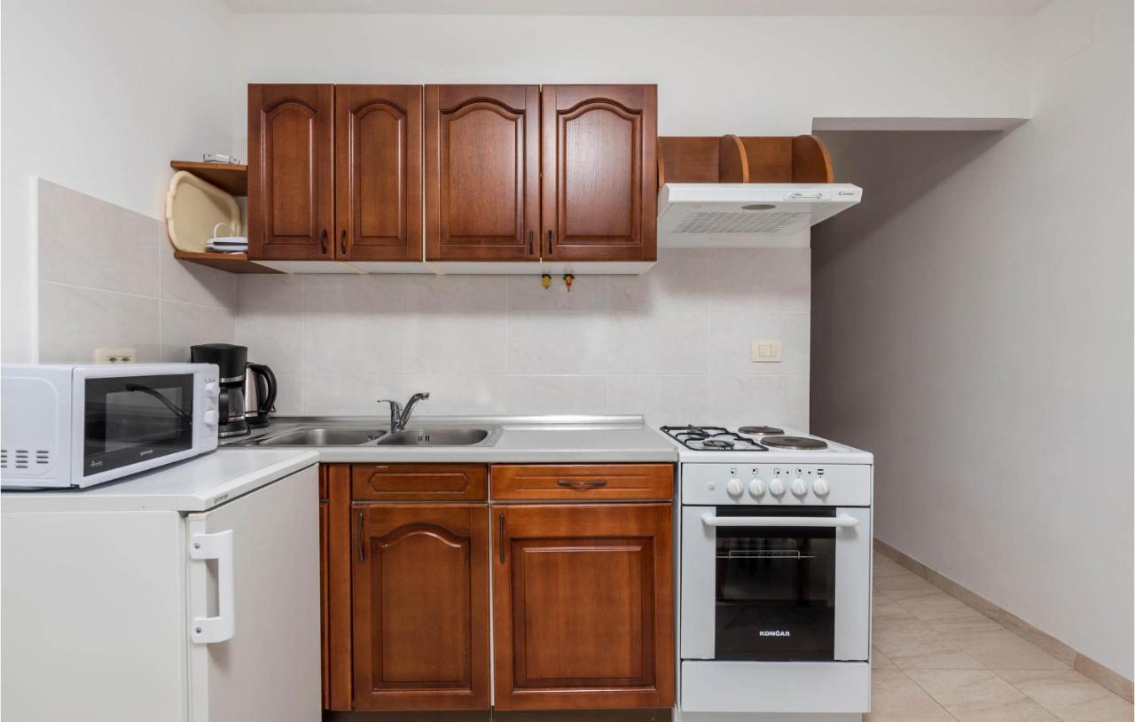 1 Bedroom Cozy Apartment In Ічичі Екстер'єр фото
