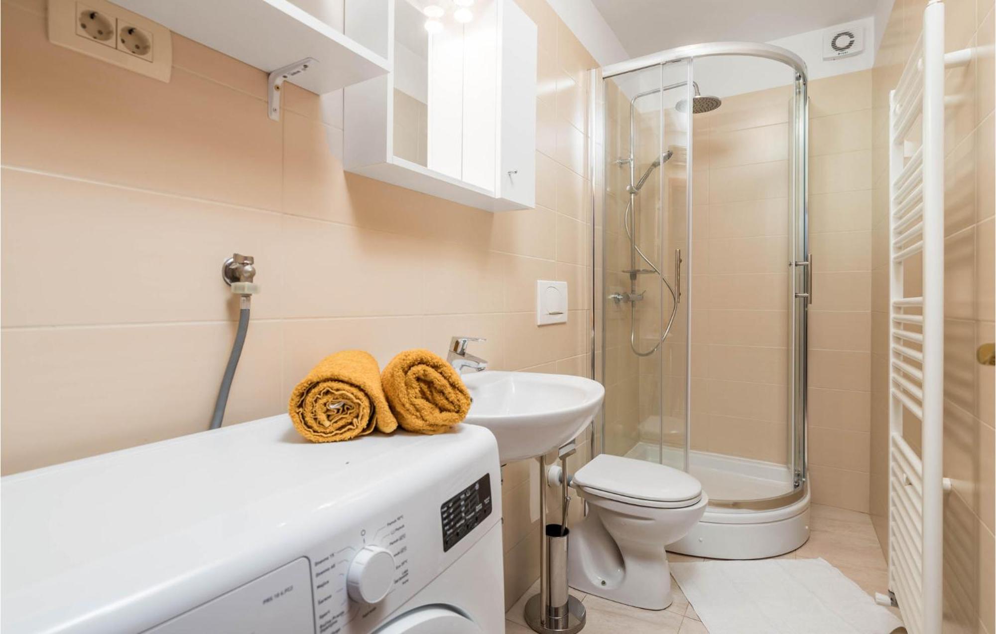 1 Bedroom Cozy Apartment In Ічичі Екстер'єр фото