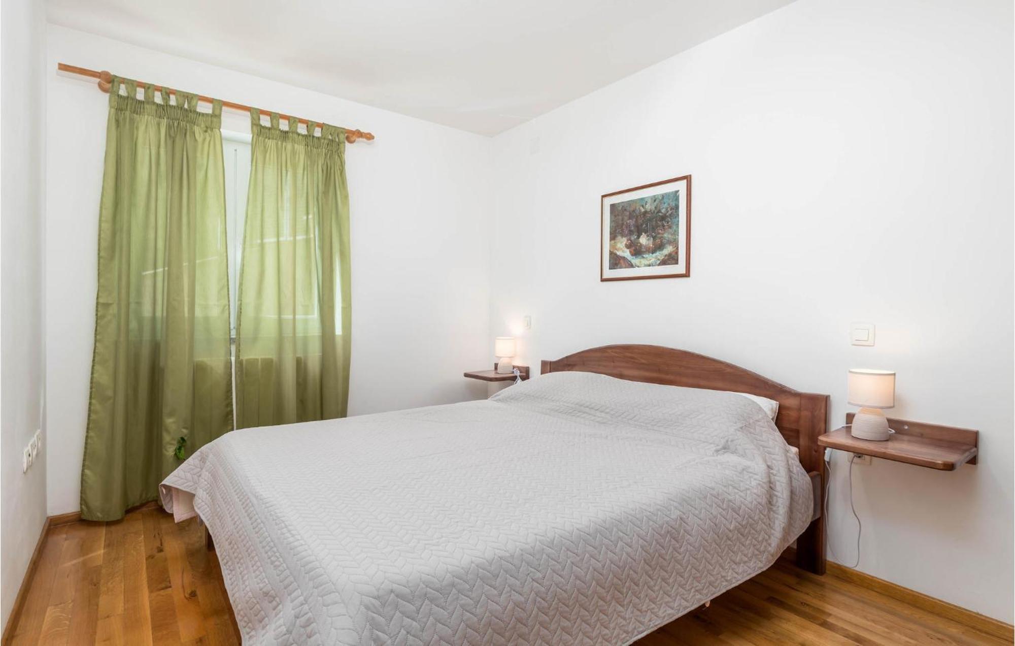 1 Bedroom Cozy Apartment In Ічичі Екстер'єр фото