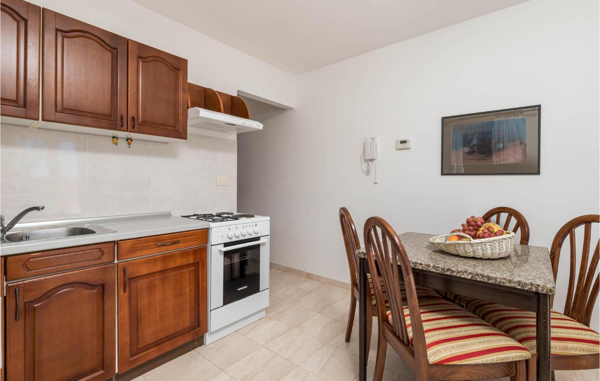 1 Bedroom Cozy Apartment In Ічичі Екстер'єр фото